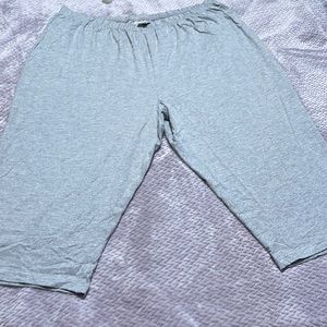 3xl athletic pants   3/4 length. Elastic waist. Grey.